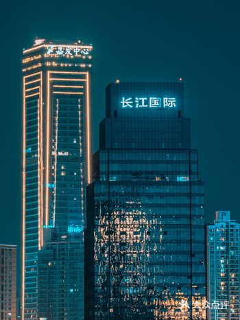 长江国际|夜晚的18楼依旧灯火闪耀