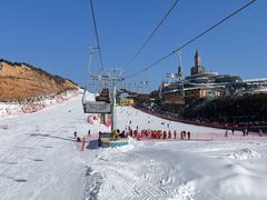 -采薇庄园四季滑雪场