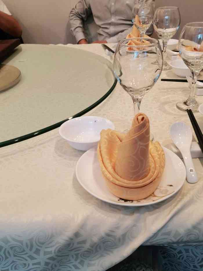 近春园餐厅-"在清华园内的餐厅, 大环境非常好. 对面.