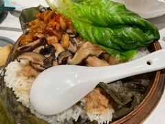 冬菇滑鸡腿丝苗荷叶饭-喜势点·糖沙翁手工茶点·本地人茶居(永庆坊店)