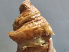 爆浆牛角-六贤记(杭州龙湖滨江天街店)