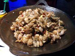泥炉碳锅牛蛙-西街夜油条·麻团包乌饭