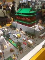 门口摆设-乐高授权专卖店(朝阳大悦城店)