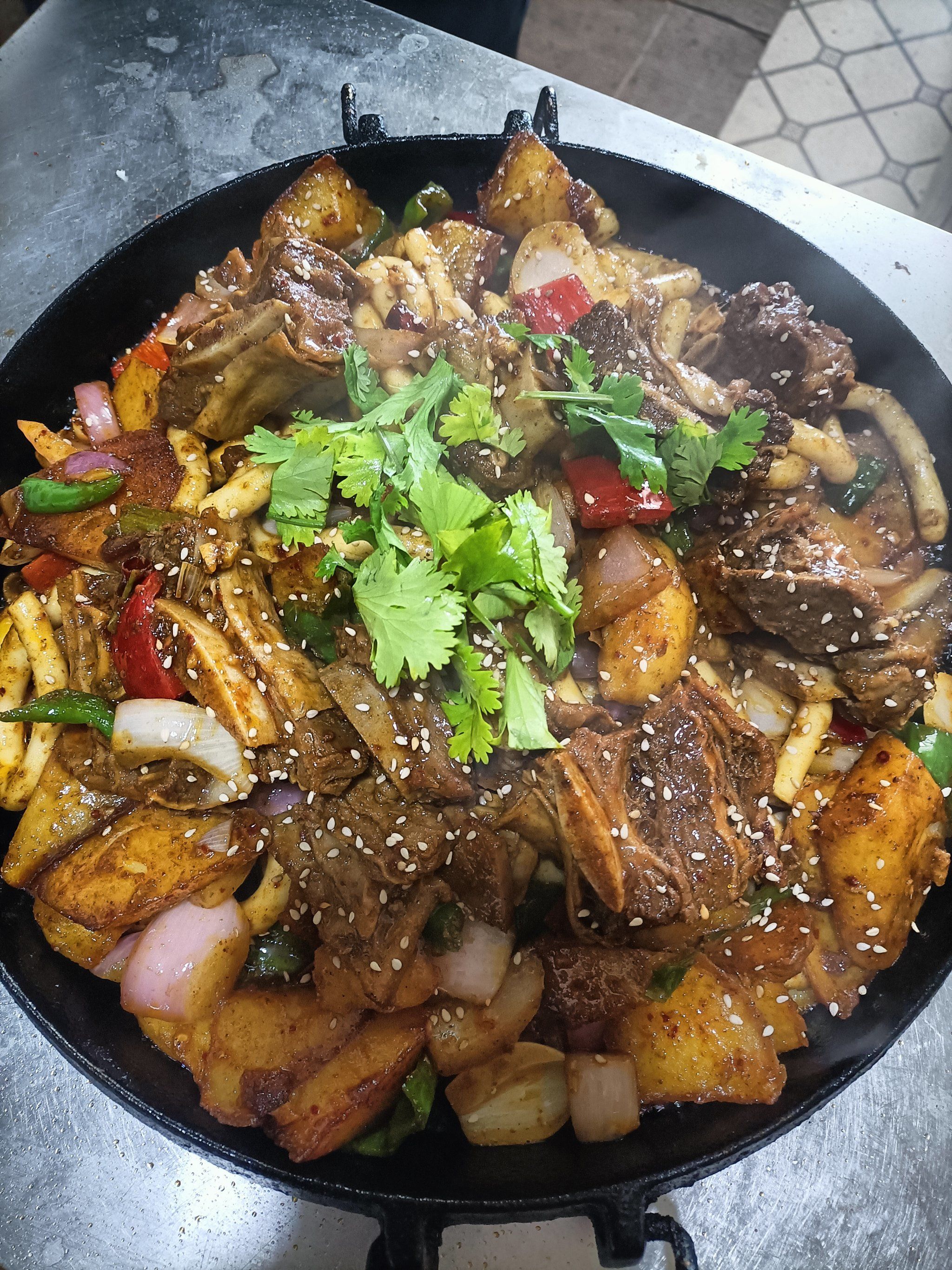 好吃的炕锅羊肉,出锅了,开干
