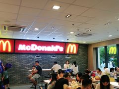 等位区-麦当劳(五一北路店)