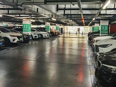 -虹桥火车站-停车场