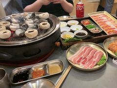 -围炉肉舍•炭烤活鳗•丹东海鲜烤肉(步行街店)