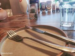 -HIGH FIVE哈福手工汉堡(桂林路店)