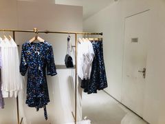 -URBAN REVIVO(高德置地广场·春广场店)
