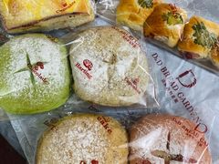-顶东面包花园·生日蛋糕(世博店)