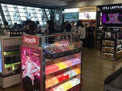店内环境-日上免税行(浦东机场五店)