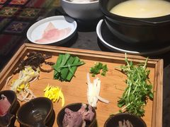 -云海肴·汽锅鸡·云南菜(天山百盛优客店)