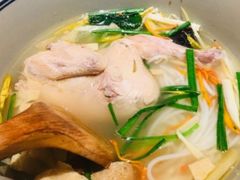 -刀小蛮半只鸡过桥米线(家乐福四元桥店)