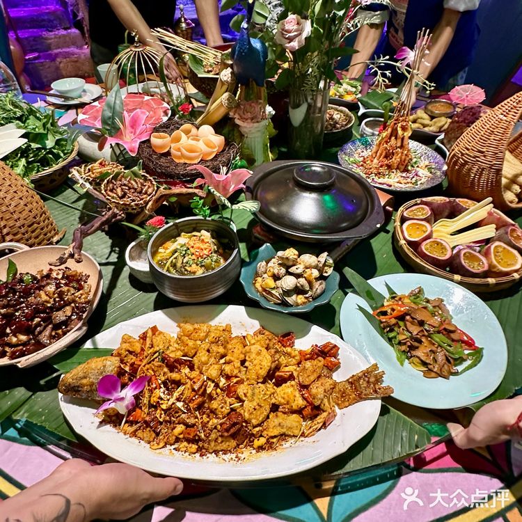 没去版纳!在昆明吃上了傣族寨子里的席