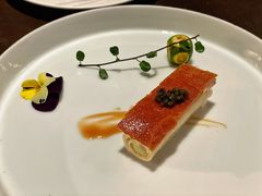 鱼子酱配脆皮烤乳猪-广州文华东方酒店·江-由辉师傅主理