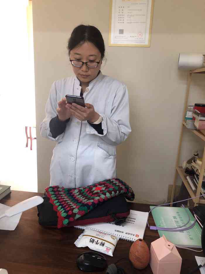 灵兰指中医馆-"比较专业.买了艾灸盒和药在外面.老板推荐.