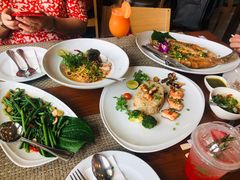 -Chom Cafe and Restaurant