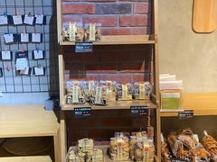 面包甜点陈列柜-啊噗吐呦现场烘焙(麦凯乐店)