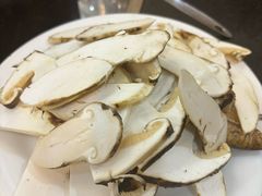 林芝松茸-鲁朗石锅城·松茸天麻石锅鸡