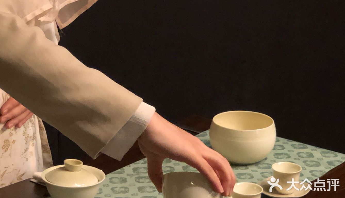 品鉴珍馐佳肴，尽享茶艺之美