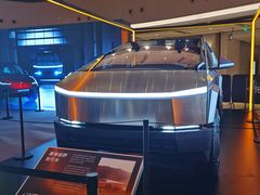 -TESLA 特斯拉(上海太古汇体验店)