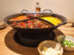 四喜鸳鸯锅-白乐天毛肚火锅馆(解放碑店)