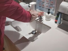 -瑞尔齿科(上海长风大悦城店)