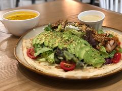 照烧鸡肉配牛油果拉法沙拉-HELLO 27 意面·沙拉·帕尼尼