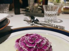 雪蟹肉配鱼子酱-LESCEDARS Brasserie Bistro香柏树