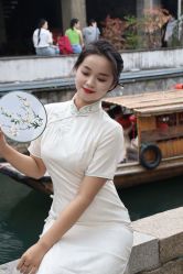 -一揽芳华汉服旗袍体验馆(拙政园店)