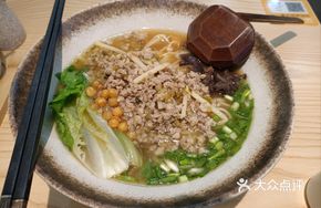 Snow Cabbage Bamboo Shoot Pork Noodles