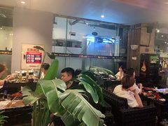 大堂-何师烧烤·香辣蟹·川菜·30年老品牌(太古里旗舰店)