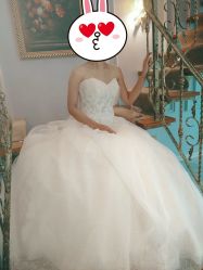 -觅白婚纱礼服馆
