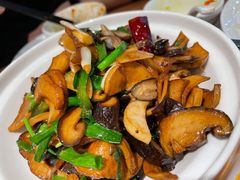 橄榄油炒蘑菇-晋家门(弘阳广场店)