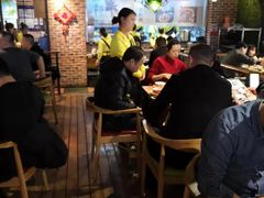 大堂-洪氏嗨捞·广东猪肚鸡·椰子鸡火锅(西咸万象城店)