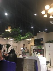-虫二·专注健康烫染沙龙