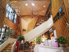 -新华里咖啡书吧(新华书店小寨店)