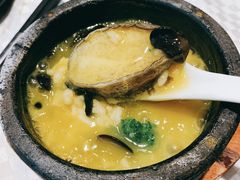 金汤小米煮鲜鲍-望乡楼上海菜(日月光店)