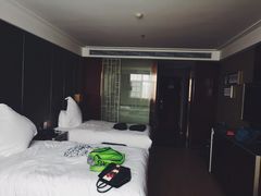 -武汉光谷广场杨家湾地铁站怡程酒店