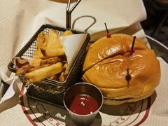 -BOURBON 玻本美式餐厅酒吧(虹桥新天地店)
