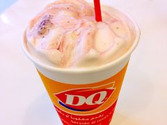 草莓芝士熔岩暴风雪加奥利奥-DQ·蛋糕·冰淇淋(金牛万达店)