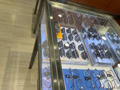 -西南眼镜·蔡司·依视路战略合作店(南街店)