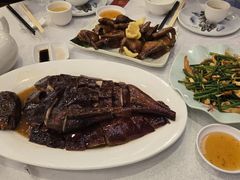 烧乳鸽-沙田新强记烧鹅海鲜酒家