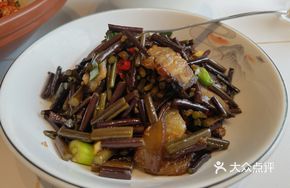 Fiddlehead Fern Stir-Fried with Preserved Pork