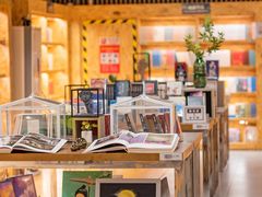 -新华里咖啡书吧(新华书店小寨店)