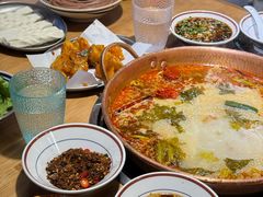 -洱火云南酸菜牛肉火锅(石景山当代商城店)