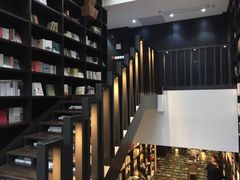 -钟书阁(松江泰晤士小镇店)