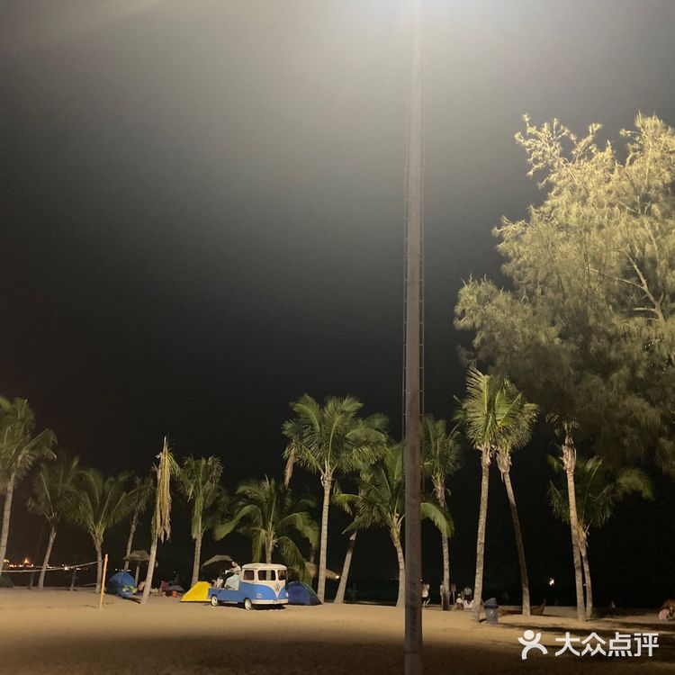 玫瑰海岸,一个可以骑马的海滩,有很多来拍婚纱照的