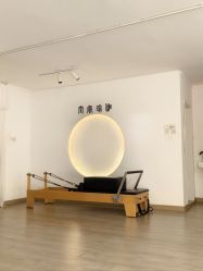 -闺蜜瑜伽·普拉提女性塑形馆