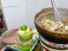 炭炉果鸡煲-威邵鸡煲(西华路总店)